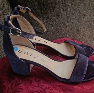 Unisa Navy Blue Velvet Block Heel Ankle Strap Sandals Like New Size 7.5